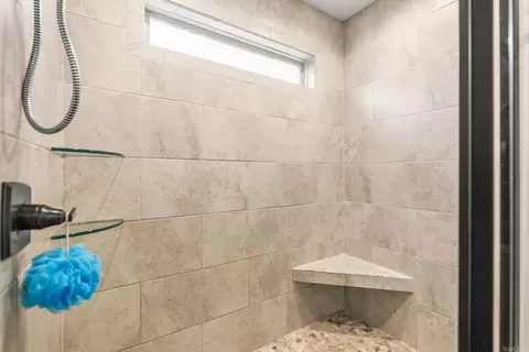 Bath - 1709 Vine Maple Dr, Benton, AR 72019 photo 2 of 4