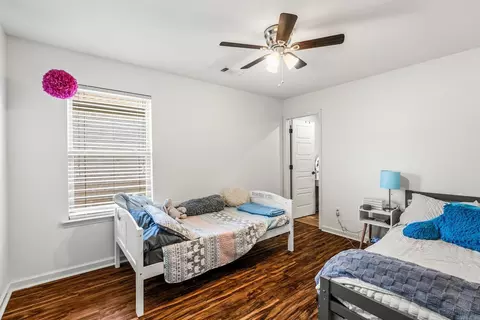Bedroom - 1709 Vine Maple Dr, Benton, AR 72019 photo 5 of 6