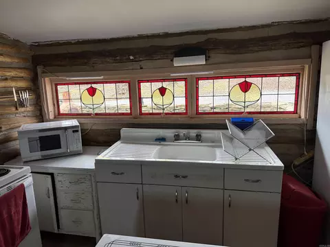 Kitchen - 2085 Quicksilver Rd, Leslie, AR 72645 photo 2 of 4