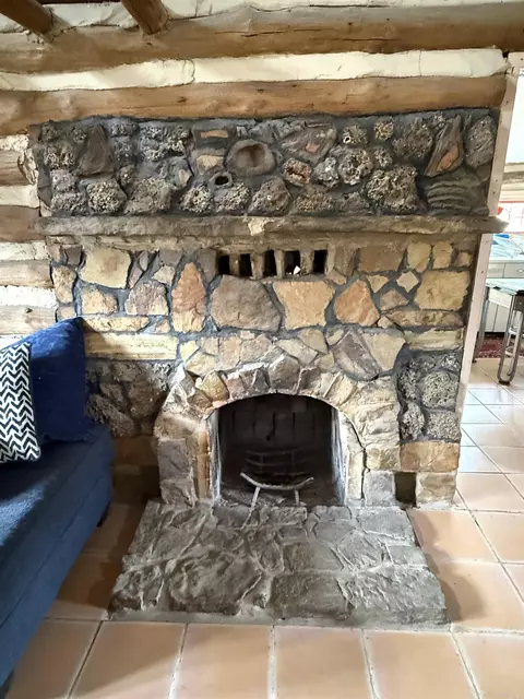 Living - 2085 Quicksilver Rd, Leslie, AR 72645 photo 3 of 3