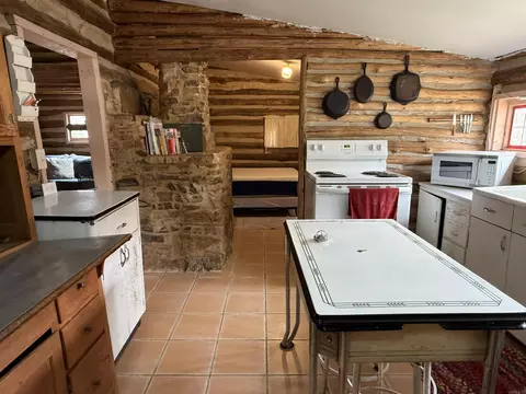 Kitchen - 2085 Quicksilver Rd, Leslie, AR 72645 photo 3 of 4