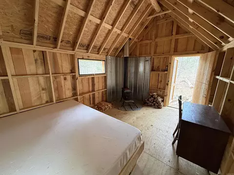 Bedroom - 2085 Quicksilver Rd, Leslie, AR 72645 photo 2 of 2