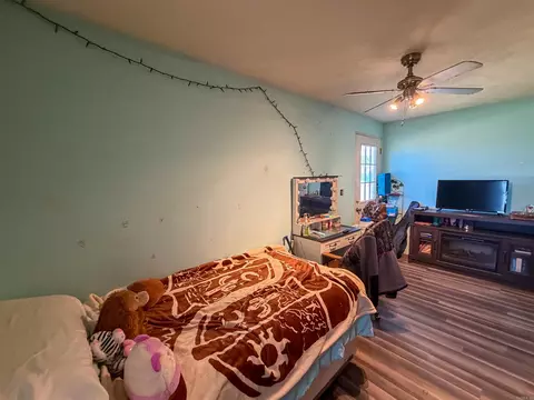 Bedroom - 211 Featherhill Ter, Norfork, AR 72658 photo 2 of 2