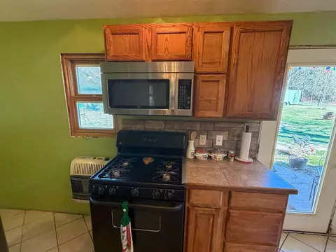 Kitchen - 211 Featherhill Ter, Norfork, AR 72658 photo 5 of 6
