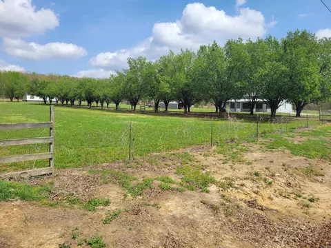 123 Deer Valley Dr, Searcy, AR 72143