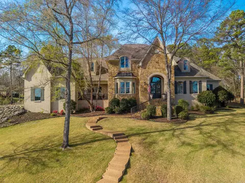 302 Oak Shores Cir, Hot Springs, AR 71913