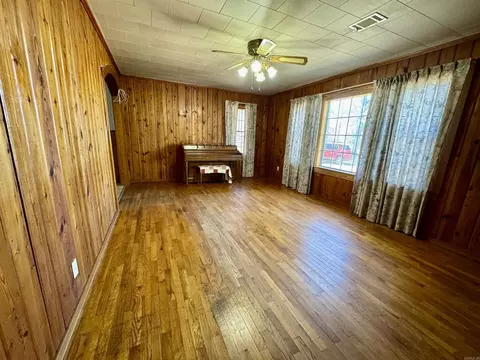 Living - 30795 Highway 67, Malvern, AR 72104 photo 2 of 3