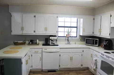 Kitchen - 8 Robbye Ln, Searcy, AR 72143 photo 3 of 4