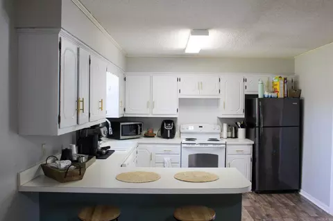 Kitchen - 8 Robbye Ln, Searcy, AR 72143 photo 1 of 4
