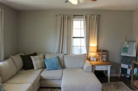 Living - 8 Robbye Ln, Searcy, AR 72143 photo 2 of 3