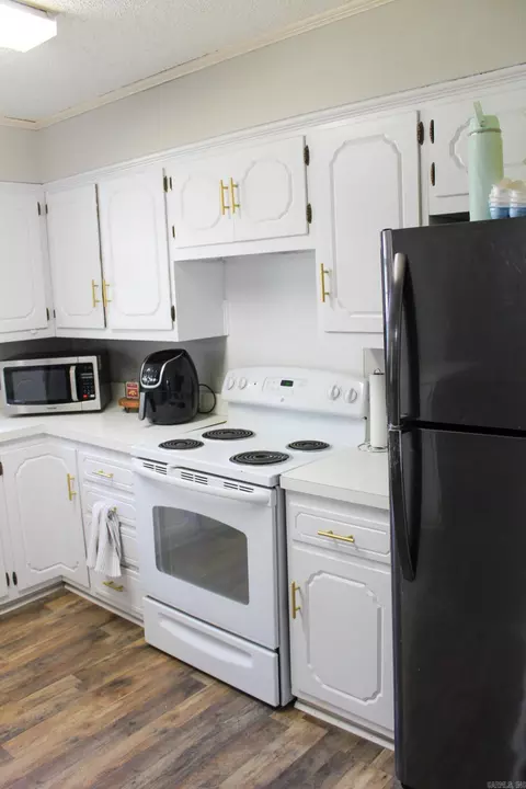 Kitchen - 8 Robbye Ln, Searcy, AR 72143 photo 4 of 4