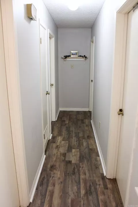 Entry Way - 8 Robbye Ln, Searcy, AR 72143 photo 2 of 2