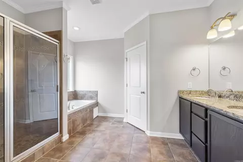 Bath - 3030 Plateau Dr, Conway, AR 72032 photo 3 of 3