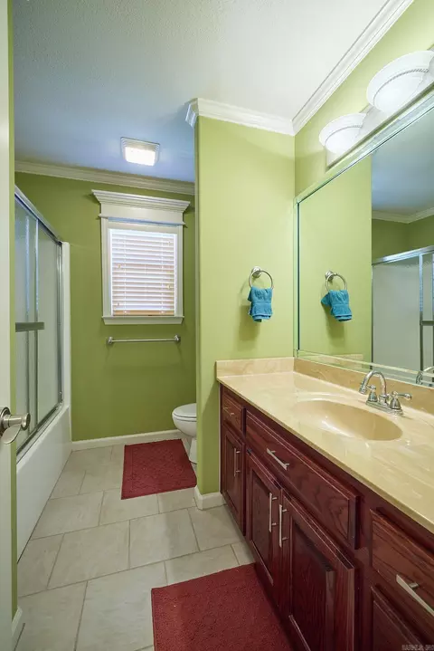 Bath - 4106 Darla Dr, Benton, AR 72015 photo 1 of 5