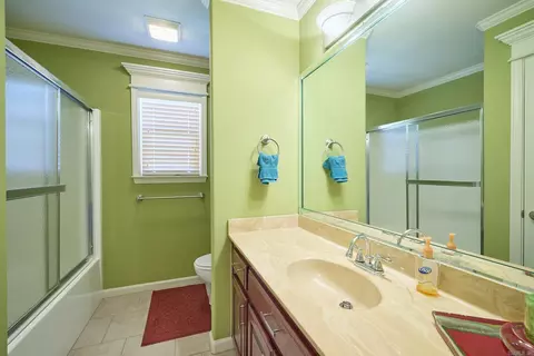 Bath - 4106 Darla Dr, Benton, AR 72015 photo 2 of 5