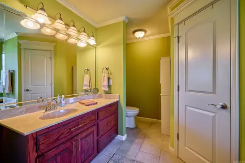Bath - 4106 Darla Dr, Benton, AR 72015 photo 4 of 5