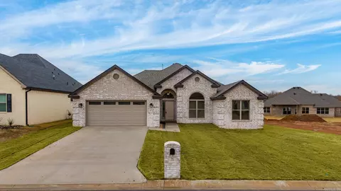 71 Corniche Cv, Maumelle, AR 72113