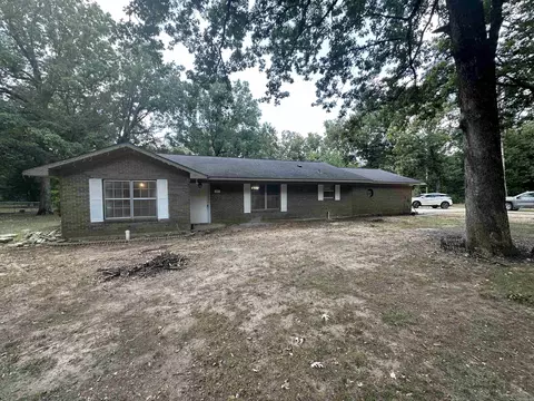 32 Shannon Dr, Mcgehee, AR 71654