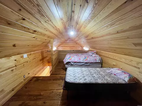 Bedroom - 213 Spring Lake Dr, Mammoth Spring, AR 72554 photo 5 of 5