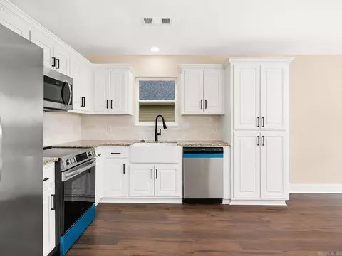 Kitchen - 2710 S Belair, Pine Bluff, AR 71601 photo 1 of 4