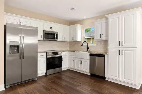 Kitchen - 2700 S Belair, Pine Bluff, AR 71601 photo 2 of 2