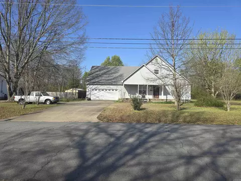 831 N Beech St, Beebe, AR 72012
