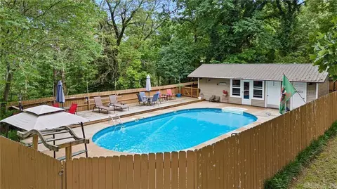 210 Hilltop Dr, Russellville, AR 72802