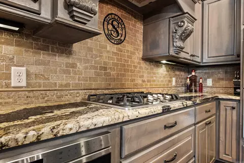 Kitchen - 5823 Gregory Rd, Benton, AR 72019 photo 6 of 8