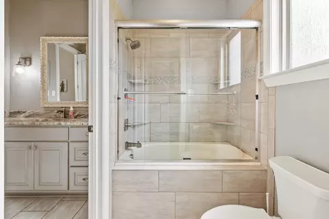 Bath - 5823 Gregory Rd, Benton, AR 72019 photo 4 of 6