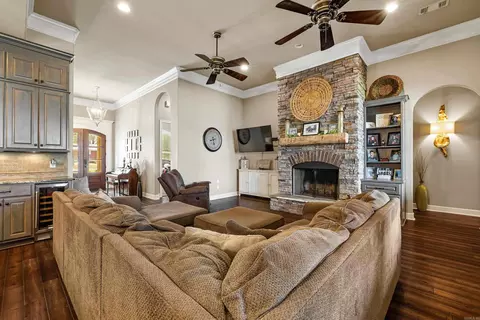 Living - 5823 Gregory Rd, Benton, AR 72019 photo 3 of 4