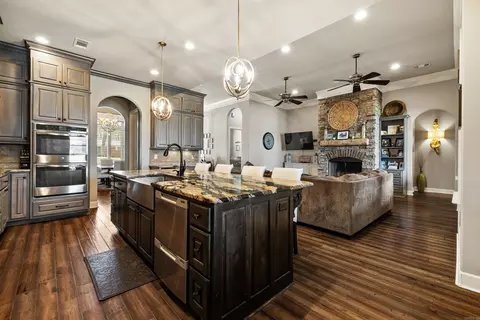 Kitchen - 5823 Gregory Rd, Benton, AR 72019 photo 7 of 8