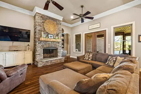 Living - 5823 Gregory Rd, Benton, AR 72019 photo 1 of 4