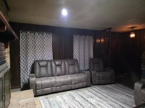 Living - 3 Big Oak, Conway, AR 72032 photo 3 of 4