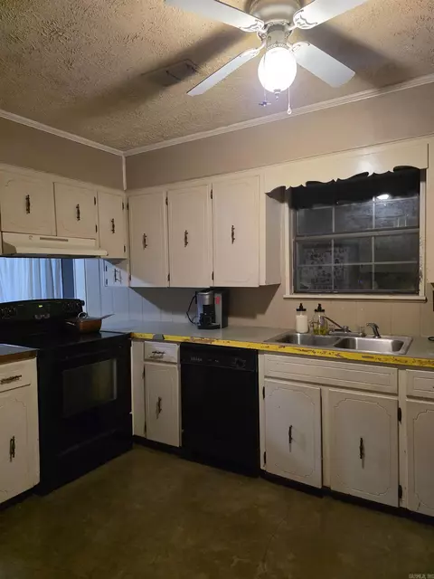 Kitchen - 3 Big Oak, Conway, AR 72032 photo 3 of 5