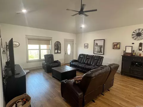 Living - 196 Blackjack Rd, Greenbrier, AR 72058 photo 3 of 3
