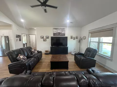 Living - 196 Blackjack Rd, Greenbrier, AR 72058 photo 2 of 3