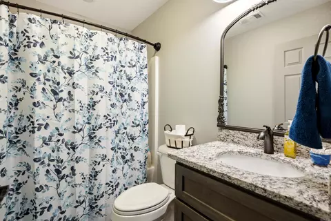 Bath - 248 Quincy Cir, Trumann, AR 72472 photo 3 of 3
