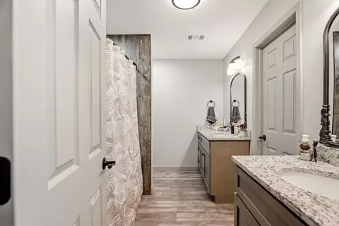 Bath - 248 Quincy Cir, Trumann, AR 72472 photo 1 of 3