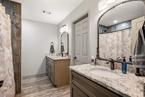 Bath - 248 Quincy Cir, Trumann, AR 72472 photo 2 of 3