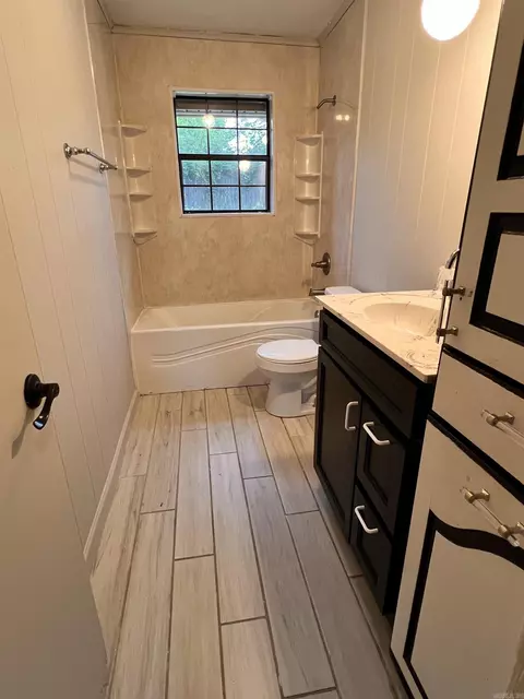 Bath - 111 Belinda Ln, Beebe, AR 72012 photo 2 of 5