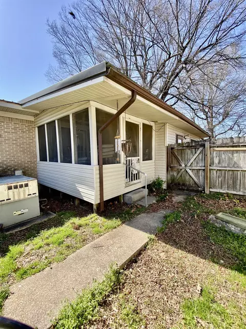 Exterior - 401 E Gum, Walnut Ridge, AR 72476 photo 4 of 5