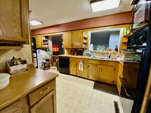Kitchen - 401 E Gum, Walnut Ridge, AR 72476 photo 2 of 2