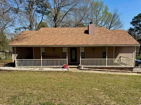 1918 Doris Dr, Benton, AR 72019