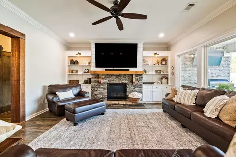 Living - 3506 Brock Rd, Alexander, AR 72002 photo 2 of 4