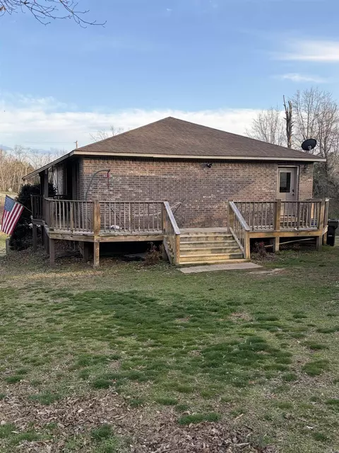 Exterior - 314 N Cedar St, Salem, AR 72576 photo 3 of 5