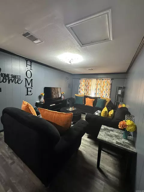Living - 2707 Colonial Ave, Pine Bluff, AR 71601 photo 1 of 2