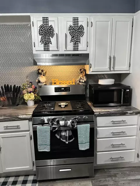 Kitchen - 2707 Colonial Ave, Pine Bluff, AR 71601 photo 4 of 5