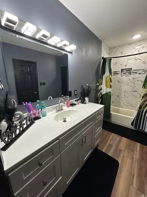Bath - 2707 Colonial Ave, Pine Bluff, AR 71601 photo 5 of 8