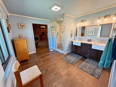 Bath - 812 Pitard Loop, Mountain View, AR 72560 photo 4 of 5