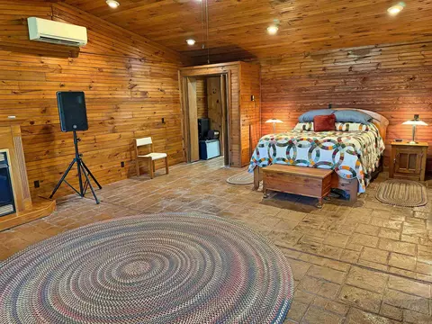 Bedroom - 812 Pitard Loop, Mountain View, AR 72560 photo 2 of 5